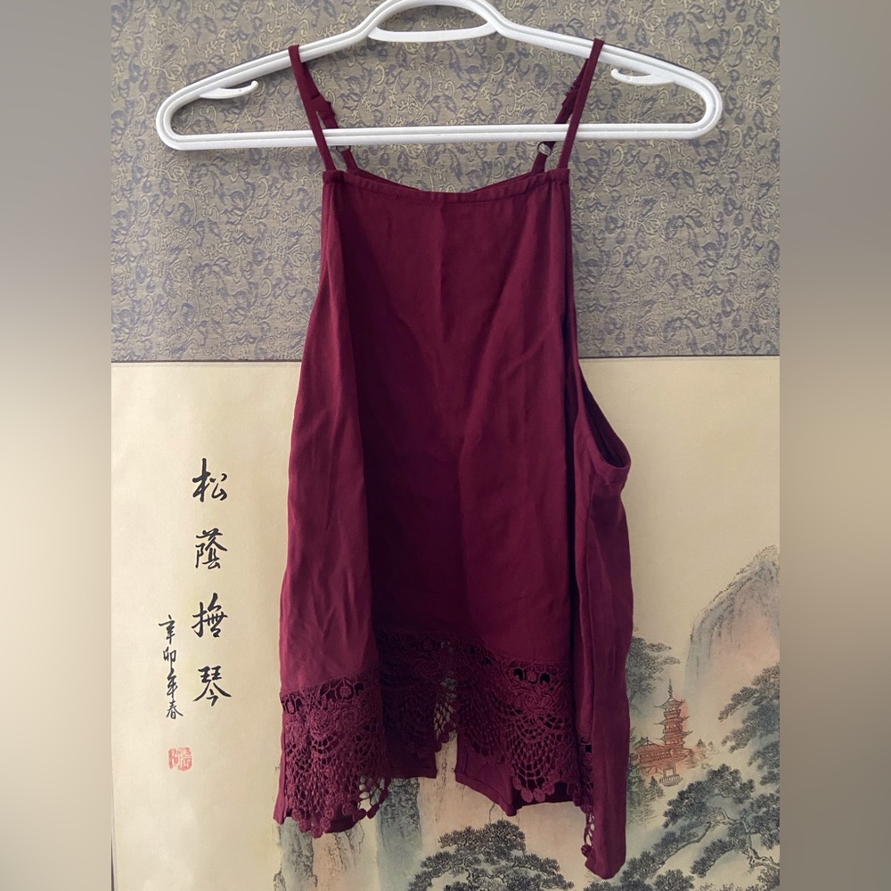 NWT beautiful deep red tank w/ scallop accent, Jr xl